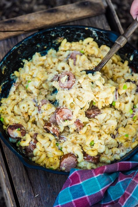 Camping Mac and Cheese with Kielbasa Dutch Oven Camping Recipes, Best Camping Meals, Camping Menu, Camping Dishes, Kielbasa Recipes, Dutch Oven Camping, Camping Diy, Camping Dinners, Easy Camping Meals