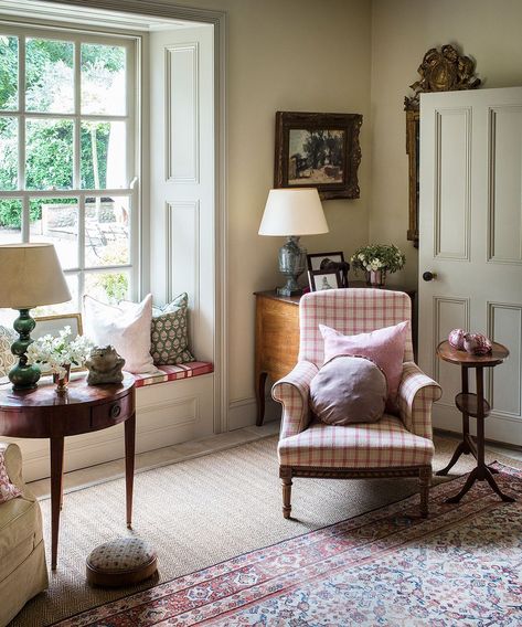 Georgian Interiors, English Country Decor, English Decor, Cottage Living Rooms, Trendy Living Rooms, Classic Home Decor, Country Living Room, Cottage Interiors, Traditional Living