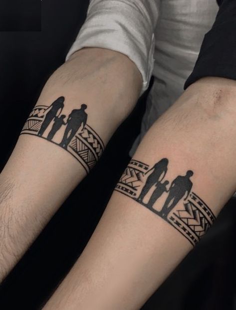 Armband Tattoo Mom And Dad Ankle Band Tattoo, Tato Maori, Wrist Band Tattoo, Mom Dad Tattoo Designs, See Tattoo, Father Tattoos, Family Tattoo Designs, Forearm Band Tattoos, Band Tattoo Designs