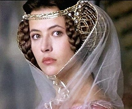 Sophie Marceau in "Braveheart" Historical Hairstyles, Medieval Hairstyles, Medieval Ages, Fantasy Hair, Medieval Costume, Costume Drama, Medieval Dress, Medieval Clothing, Medieval Fashion