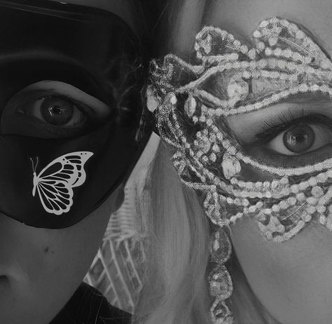 🐊 nesterkesigii Masquerade Ball Couple, Engament Pictures, Masquerade Inspiration, Moonlight Masquerade, April Photography, Masquerade Couple, Prom Masquerade, Prom Pictures Couples Black, Prom Photography Poses