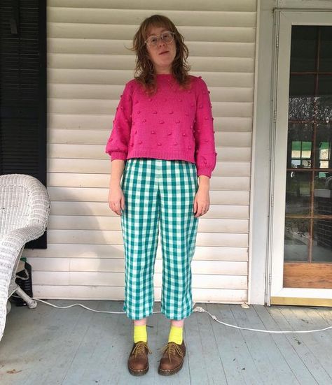 Quirky Fashion Vintage, Granny Chic Fashion, Colorful Closet, Popcorn Sweater, Nordic Knitting, Quirky Christmas, Funky Monkey, Grandma Fashion, Gingham Pants