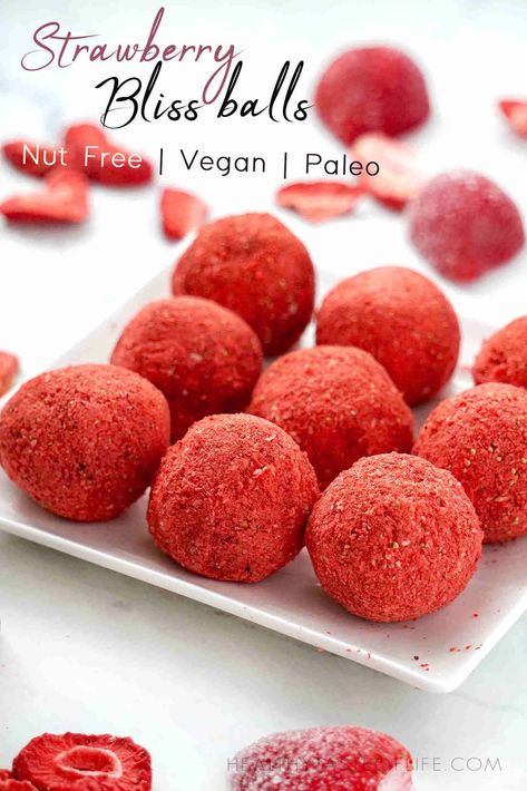 Healthy Nut Free Strawberry Bliss Balls Recipe (Paleo) | Healthy Taste Of Life Healthy Balls, Oatmeal Breakfast Bars Healthy, Strawberry Bliss, Energy Balls Recipe, Chocolate Caramel Slice, Sweet Bars, Healthy No Bake, Whole 30 Snacks, Energy Balls Healthy