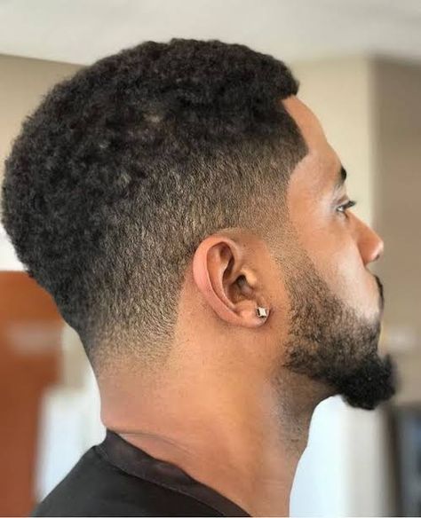 Black Man Haircut Fade, Best Fade Haircuts, Afro Hairstyles Men, Afro Fade, Black Hair Cuts, Curly Hair Fade, Comb Over Haircut, Popular Mens Hairstyles, Taper Fade Haircut