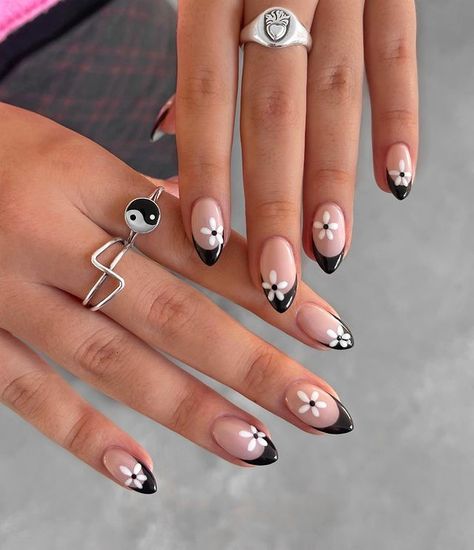 Paznokcie Hello Kitty, Black And White Nail, Black French Nails, Black And White Nail Designs, Black Gel Nails, Nagel Tips, Smink Inspiration, Grunge Nails, Casual Nails