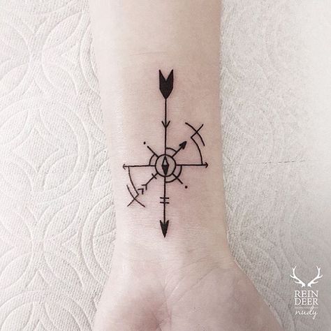 See this Instagram photo by @nudytattooer • 853 likes Compass Wrist Tattoo, Sacred Geometric Tattoo, Geometric Compass Tattoo, Arrow Compass Tattoo, Arrow Tattoo On Wrist, Nautical Compass Tattoo, Simple Compass Tattoo, Geometric Compass, Arrow Tattoos For Women