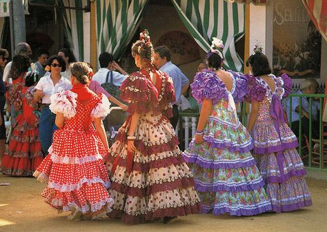 Women of Sevillanas with their traditional dress used in a popular flamenco dance Outfits For Spain, Spanish Clothing, Spanish Dress, Spanish Dancer, Flamenco Dress, National Clothes, Flamenco Dancing, Voyage Europe, Dance With You