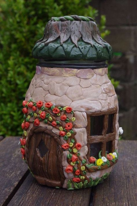 polymer clay - fimo - jar fairy house 6 Jar Fairy House, Fairy Jars Diy, Diy Fimo, Clay Fairy House, Polymer Clay Fairy, Clay Jar, Fairy House Diy, Fairy Garden Crafts, Fairy Jars