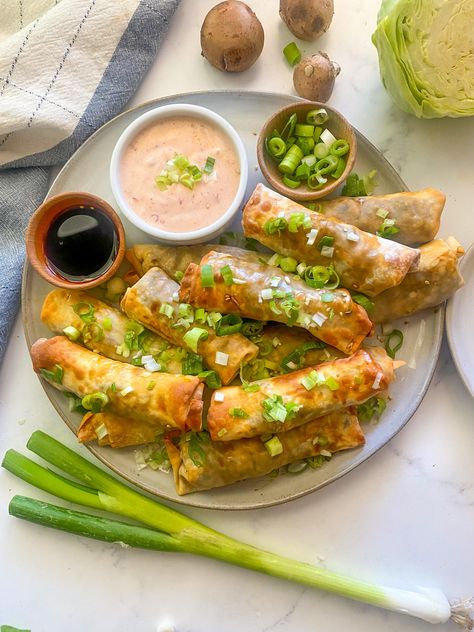 Crispy Vegan Tofu Egg Rolls With Sriracha Sauce — YouCare-SelfCare Tofu Egg Rolls, Vegan Egg Rolls, Mushroom Rice, Vegan Tofu, Vegan Beans, Sriracha Sauce, Bean Curd, Vegan Appetizers, Egg Rolls