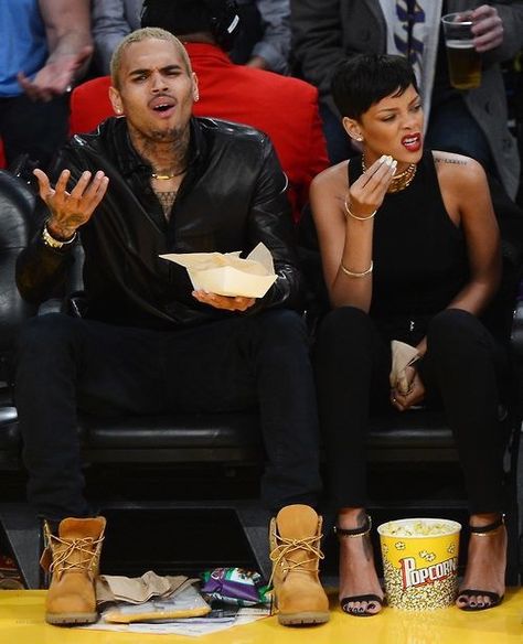 Lakers game...absolutely love it..and them Rihanna Chris Brown, Rihanna 2013, Black Celebrity Couples, Chris Brown And Rihanna, Chris Brown Outfits, Indigo Child, Chris Breezy, Chris B, Breezy Chris Brown