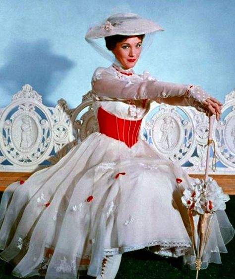 Julie Andrews may have only did Mary Poppins and The Princess Diaries films, and narrated The Cat Who Became King, but she is a true Disney Legend. Description from pinterest.com. I searched for this on bing.com/images Mary Poppins White Dress, Mary Poppins Disfraz, Mary Poppins Characters, Julie Andrews Mary Poppins, Mary Poppins Jolly Holiday, Cat Mad, Mary Poppins Costume, Mary Poppins 1964, Crazy Hat