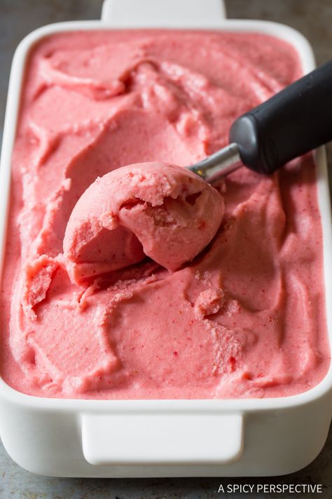 Healthy 5-Minute Strawberry Pineapple Sherbet Recipe - This simple no-churn ice cream recipe is half fruit and half yogurt, with a light healthy sweetener. Pineapple Sherbet Recipe, Homemade Frozen Yogurt Recipes, Vanilla Chia Seed Pudding, Homemade Frozen Yogurt, Strawberry Frozen Yogurt, Sherbet Recipes, Healthy Sweeteners, Healthy Strawberry, Guilt Free Dessert