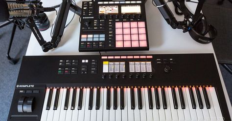 Native Instruments’ new Maschine MK3 has color screens and audio jacks Maschine Mk3, Synthesizer Music, Producer Studio, Music Recording Studio, Music Recording, Music Rooms, Native Instruments, Dj Gear, Recorder Music