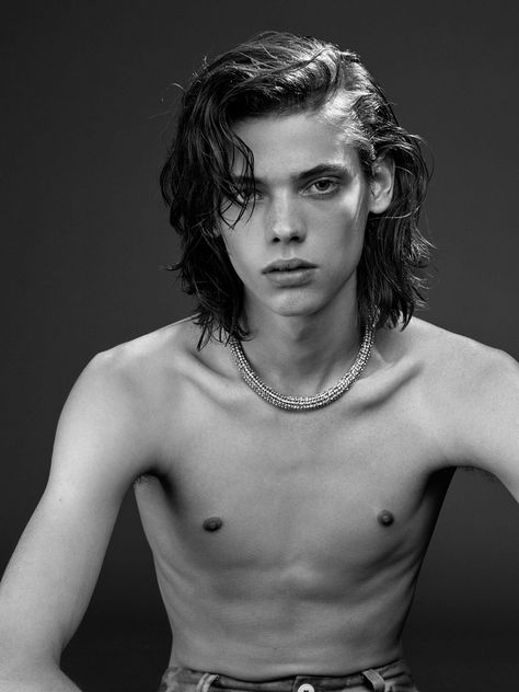 Erin Mommsen Long Hair Mens Styles, Masc Faceclaims, Erin Mommsen, Vampire Hair, Interesting Faces, Aesthetic Photo, Male Models, Mens Hairstyles, Pretty People