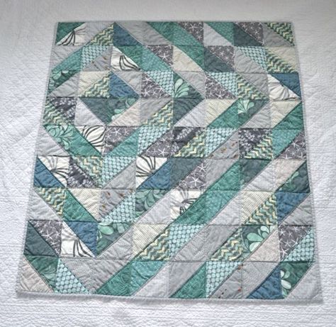 Aqua Reef Studios | the Quilt or Stitch Blog: Half Square Triangles - same piecing as for herringbone.  Love the layout! Chevron Quilt Pattern, Aqua Quilt, Modern Patchwork, Baby Patchwork Quilt, Missouri Star Quilt Company, Half Square Triangle Quilts, Patchwork Baby, Half Square Triangle, Missouri Star Quilt