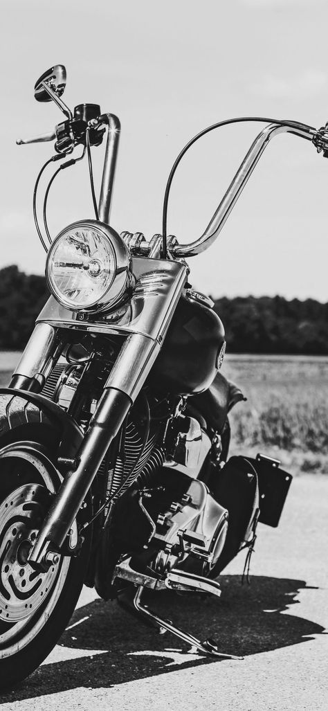 Harley Davidson Photography, Motorcycle Aesthetic Wallpaper Iphone, Motorcycles Wallpaper Iphone, Motorcycle Aesthetic Wallpaper, Vintage Biker Aesthetic, Harley Davidson Aesthetic, Motorcycle Wallpaper Iphone, Cruiser Motorcycle Aesthetic, Motorcycle Lockscreen