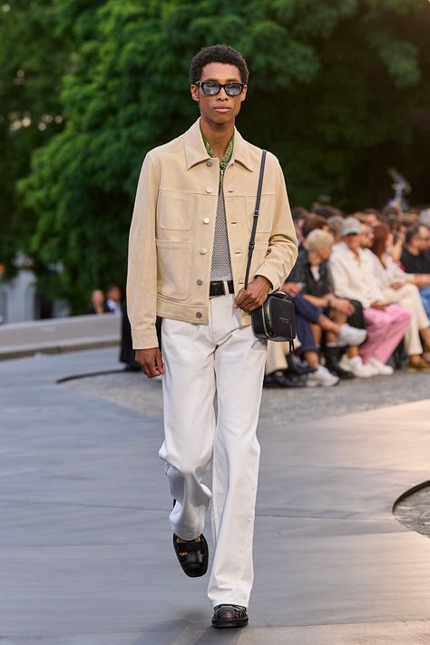 Parisian Wardrobe, Minimal Look, Ami Paris, Streetwear Men Outfits, Parisian Chic, Menswear Collection, Spring 2023, Mens Street Style, Fashion Week Spring