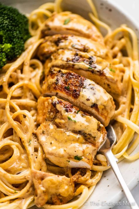 Lazone Chicken, Sliced Chicken Breast Recipes, Chicken Breast Pasta, Chicken Lazone, Pan Fried Chicken Breast, Creamy Chicken Recipes, Easy Chicken Breast, Pan Fried Chicken, Creamy Recipes