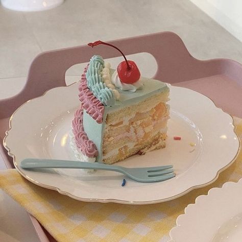 Piece Of Cake Aesthetic, Blue Macaron, Kawaii Dessert, Pretty Dessert, Ice Cream Desserts, Piece Of Cake, Cute Desserts, Cake Shop, Piece Of Cakes