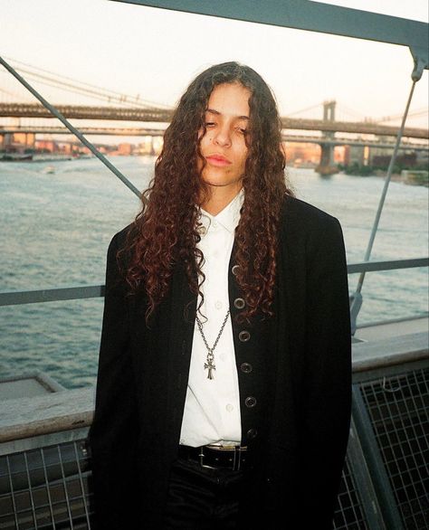 070 Shake, Masc Fashion, Masc Women, Emo Girls, Long Curly Hair, Attractive People, Long Curly, Girl Icons, Girl Crush