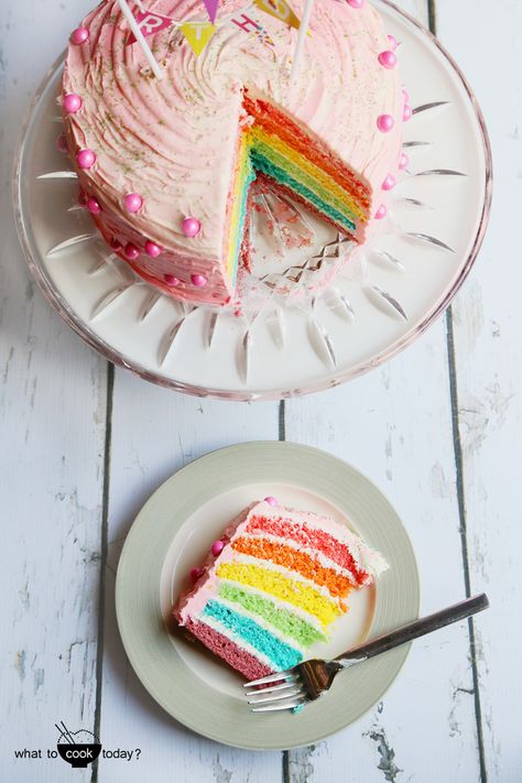 Rainbow cake that will brighten up anyone's life Cake Whipped Cream Frosting, Homemade Whipped Cream Frosting, Asian Cookies, Asian Pastry, Cake Whipped Cream, Fluffy Sponge Cake, Asian Cakes, Make Birthday Cake, Asian Cake