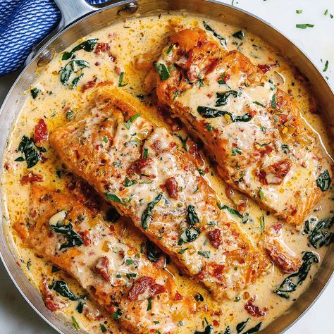 salmon-in-pot- Low Cholesterol Dinner Recipes, Low Cholesterol Dinner, Creamy Garlic Tuscan Salmon, Spinach Salmon, Salmon With Spinach, Tuscan Salmon Recipe, Tuscan Salmon, Salmon Recipes Pan Seared, Salmon Recipes Baked Healthy