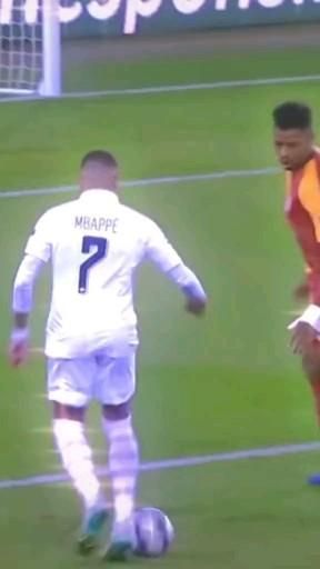 Mbappe Video, Mbappe And Neymar, Soccer Quotes Funny, Famous Football Players, Best Football Skills, Neymar Mbappe, Neymar Videos, Football Neymar, Neymar Vs