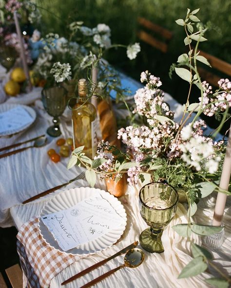 my girl @sungrown.florals sure knows how to make a tablescape 🌾🌞 shot on 35mm & 120mm film Mix And Match Tablescape, Summer Picnic Wedding, Votive Tablescape, Country Dinner Party, Garden Party Tablescapes, Backyard Dinner Party Table, Picnic Tablescape, Wedding Tablescapes Round, Lemon Tablescape