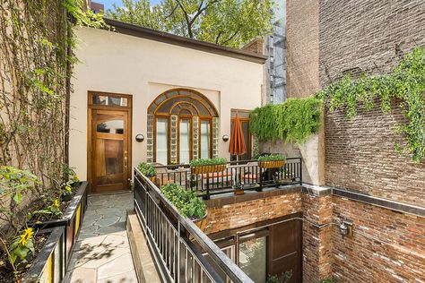 Quirky Greenwich Village Pad Where Kate Moss Lived in the '90s Sells for $12M Kate Moss And Johnny Depp, Greenwich Village Apartment, Greenwich Village Nyc, Nyc Love, Duplex Penthouse, Garden Levels, Waverly Place, Brick Facade, Greenwich Village