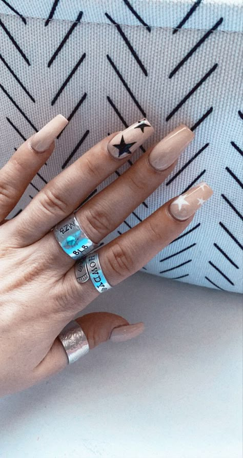 Cute Nails For Nashville, Nashville Acrylic Nails, Cute Acrylic Nails Western, Short Acrylic Nails Designs Western, Western Style Nails Acrylic, Acrylic Western Nails, Tan Western Nails, Cowgirl Nails Westerns Simple, Country Concert Nails Simple