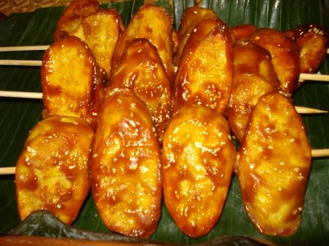 Kamote Cue, Kamote, Kamote Cue Recipe, Filipino Snack, Filipino Sweet Potato Recipe, Filipino Recipe Dessert Filipino, Filipino Soup Recipes, Bibingka Recipe, Sweet Potato Snacks, Filipino People, Filipino Snacks, Filipino Street Food, Filipino Food Dessert, Filipino Dessert