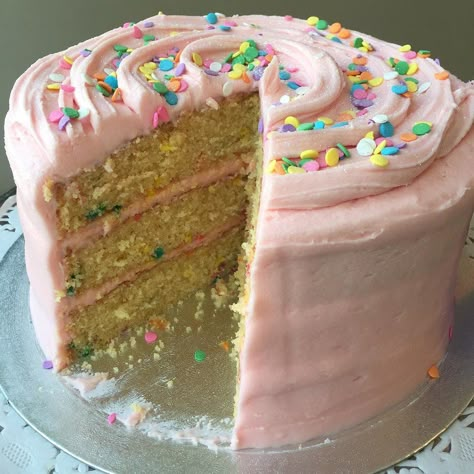 The Pink House, Pastel Cakes, Baking Book, Pink Frosting, Sprinkle Cake, Pretty Dessert, Just Cakes, Pink House, Interiors Inspiration