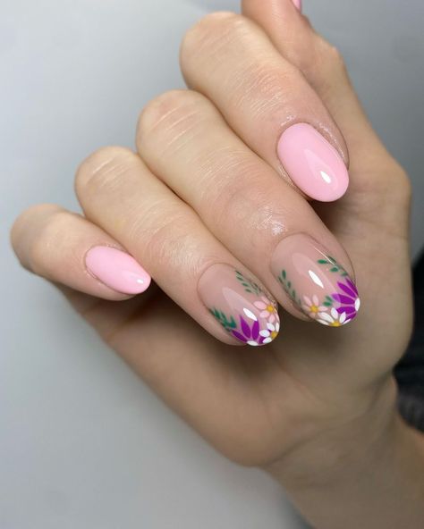 Manifesting spring with this floral set 💐🌸 still waiting on someone to ask for a full set of these flowers (please?😂) 😍 @crystalnails4u… | Instagram Waiting On Someone, Classy Nail Art Ideas, Pedicure Designs Toenails, Wow Nails, Nude Nail Designs, Floral Set, Shellac Nails, Still Waiting, Dipped Nails