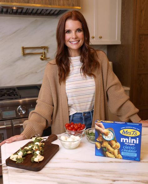 Joanna Swisher Hair, Anna Garcia, Joanna Garcia Swisher, Joanna Garcia, Sweet Magnolias, Sweet Magnolia, Future Kitchen, Beautiful Ladies, New Style