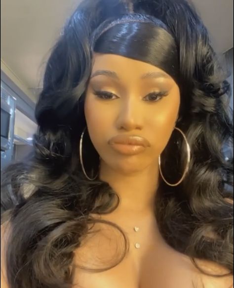 Cardi B Wigs, Cardi B Hair, Cardi B Hairstyles, Romantic Hairstyles, Beautiful Curly Hair, Hair Twist Styles, Pretty Hair Color, Cardi B, Box Braids Hairstyles