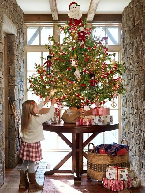 Tiny Christmas tree on a table w. burlap base. This could work just for this year. Right Emelia? Natal Country, Tiny Christmas Trees, Christmas Tree Drawing, Slim Christmas Tree, Christmas Rugs, Tabletop Christmas Tree, Black Christmas Trees, Small Christmas Trees, Noel Christmas