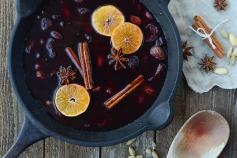 Glogg Recipe, Hygge Recipes, Scandinavian Cooking, Black Cherry Juice, Norwegian Recipes, In From The Cold, Mint Yogurt, Fall Parties, Norwegian Christmas