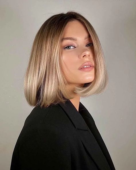 What Is the Italian Bob Haircut? - TOP 15 Ways to Style It! Lob Haircut, Blonde Hair Inspiration, Blonde Hair Looks, Haircuts Straight Hair, Short Blonde Hair, Bob Hairstyles, Hair Looks, Hair Trends, Short Hair Cuts