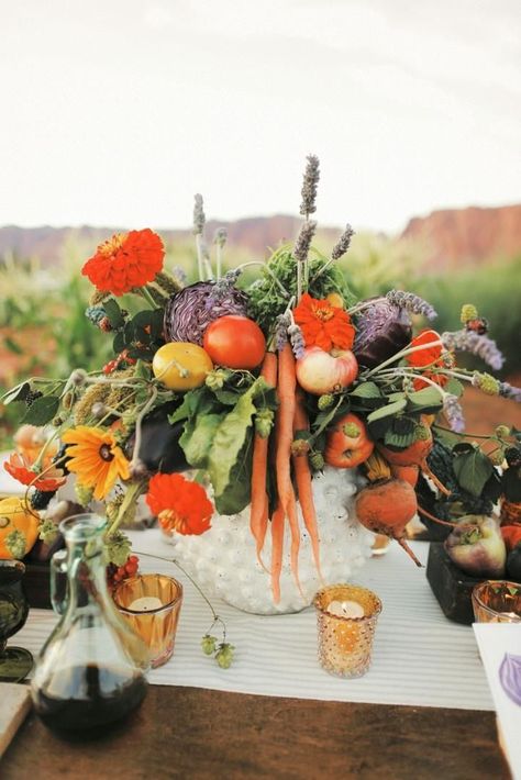 Fruit Centerpieces Wedding, Vegetable Centerpieces, Dinner Centerpieces, Peonies Centerpiece, Fruit Centerpieces, Centerpieces Ideas, Lush Wedding, Fruit Wedding, Floral Arranging