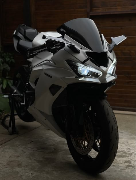 Kawasaki Zx6r 636, Kawasaki Ninja Zx6r, Kawasaki Zx6r, Bike Bmw, Baby Bike, Motorcycle Aesthetic, Motorcross Bike, Yamaha Bikes, Bike Pic