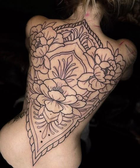 Ornamental Back Piece, Traditional Tattoo Back Piece, Feminine Back Tattoos, Tattoo Espalda, Floral Back Tattoos, Backpiece Tattoo, Spine Tattoo Ideas, Back Tattoo Ideas, Tattoo Ideas Inspiration