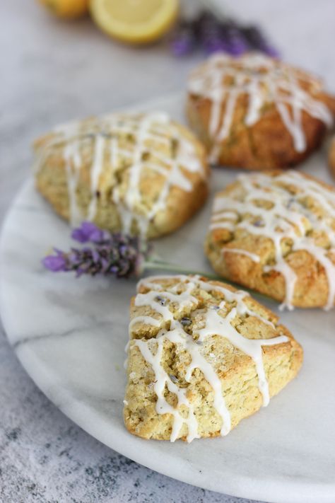 Gluten-Free Lemon Lavender Scones Lemon Lavender Scones, Lemon Scones Recipe, Lavender Scones, Lavender Cookies, Simple Bread, Gluten Free Scones, Lavender Recipes, Lemon Scones, Culinary Lavender