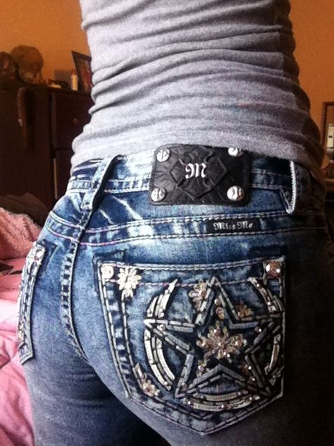 New jeans // Miss me jeans horse shoe with star. Boot barn cute outfit. Miss mes. Miss Mes, Outfit Pants, 2000s Outfit, Aesthetic 2000s, Cowgirl Jeans, Look Jean, Country Girls Outfits, Country Fashion, Winter Jeans