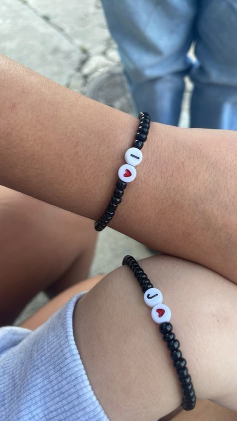 Bracelets Matching, Matching Couple Bracelets, ليلو وستيتش, Bff Bracelets, Bracelets For Boyfriend, Desain Buklet, Bf Gifts, Cute Couple Gifts