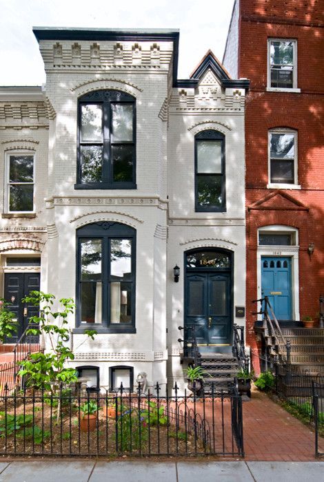 Dc Rowhouse Interiors, Dc Row House, Town Homes Exterior, Chicago Home Exterior, Brick Townhouse Exterior, Town Home Exterior, City House Exterior, Rowhouse Exterior, Dc Brownstone