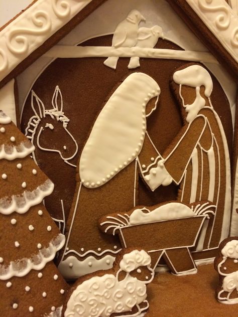 Christmas Cake with Christmas Tree and Nativity Scene all made from modelling chocolate Nativity Gingerbread, Gingerbread Nativity, Gingerbread Ideas, Gingerbread Diy, Gingerbread Village, Dessert Simple, Doll House Plans, Christmas Gingerbread House, Christmas Nativity Scene