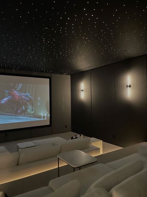 Home Cinema Room Ideas Interior Design, Aesthetic Movie Room, Movie Room Aesthetic, At Home Cinema, Indoor Movie Theater, Home Cinema Room Ideas, Small Home Theater Rooms, Home Theatre Room Ideas, Home Movie Theater