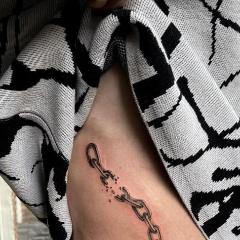 Carolina Hüskens on Instagram: "♡ Breaking chains ♡  #stomachtattoo#fineline#chainstattoo" Chain Around Arm Tattoo, Chain Breaker Tattoo, Break Up Tattoos, Breaking Chains Tattoo, Around Arm Tattoo, Chain Tattoo, Up Tattoos, Ankle Tattoo, Broken Chain