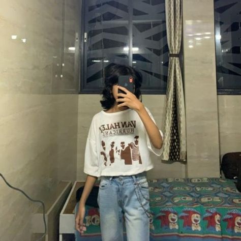 If u don't know what to wear try this . It might help U!♡
#clothes #outfitinspo Baggy Crop Top Outfits, Jean Chains, Baggy Crop Top, Slay Fits, Craving Coffee, Jeans Chain, Nike Air Force 1s, Dressing Style, Cat Aesthetic