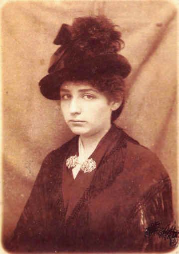 Camille Claudel such an incredible talent, and such a tragedy. You can see the torment in her eyes so well in this pic, it moves my heart. Lillie Langtry, Woman Artist, Camille Claudel, French Sculptor, Auguste Rodin, Goddess Art, Yahoo Search, Women In History, Famous Artists